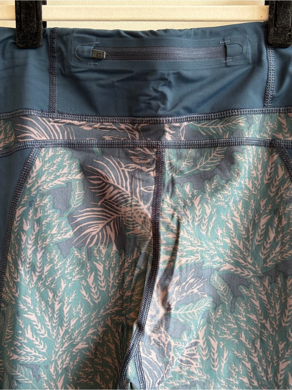 Sweaty Betty Teal and Navy Leaf-Print Leggings